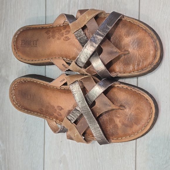 Born Women's Strappy Thong Sandals in Brown and Metallic Shoes Sz 10 - Picture 3 of 11